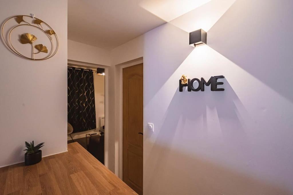 La "Taniere" Pour 6 Personnes Apartment Isles-sur-Suippe Bagian luar foto
