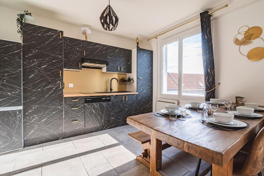 La "Taniere" Pour 6 Personnes Apartment Isles-sur-Suippe Bagian luar foto