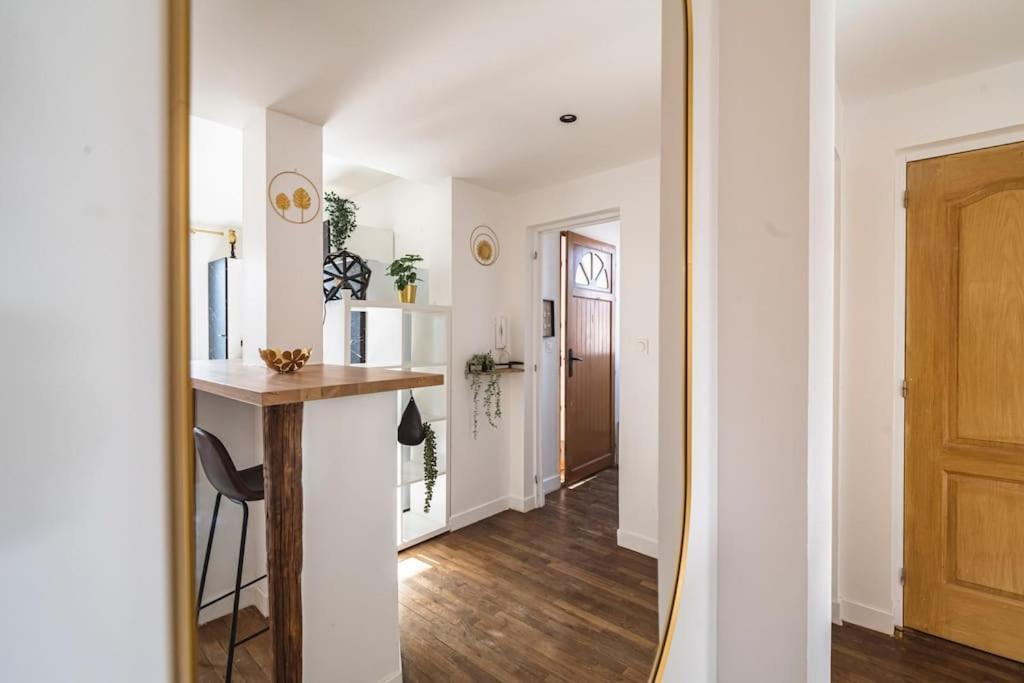 La "Taniere" Pour 6 Personnes Apartment Isles-sur-Suippe Bagian luar foto