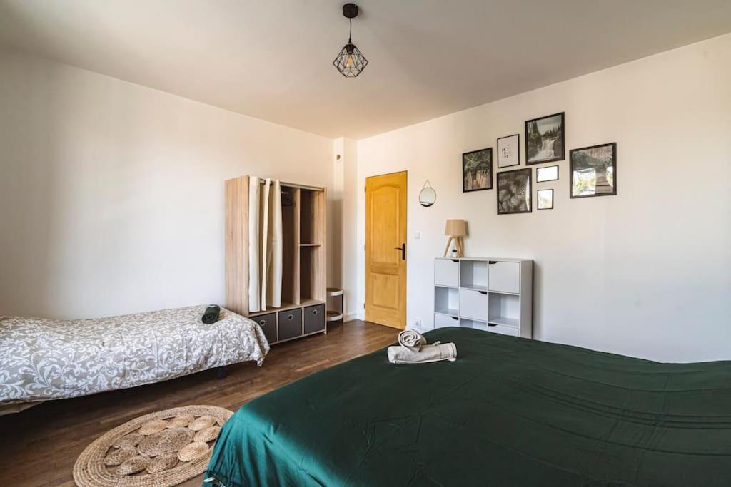 La "Taniere" Pour 6 Personnes Apartment Isles-sur-Suippe Bagian luar foto