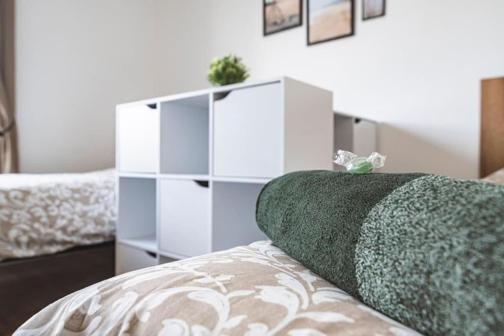 La "Taniere" Pour 6 Personnes Apartment Isles-sur-Suippe Bagian luar foto